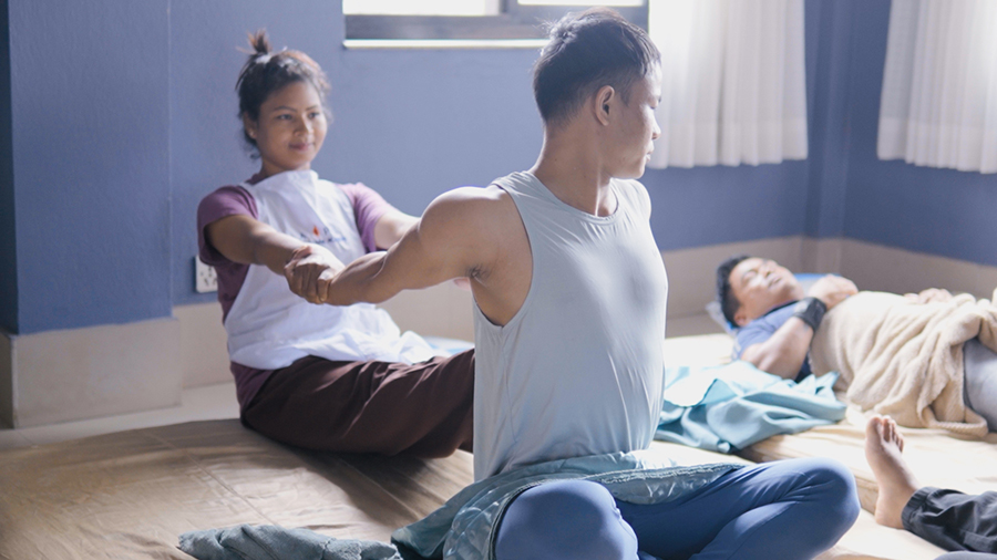 Ms. Parbati performs the Thai Massage Techniques on a student model.